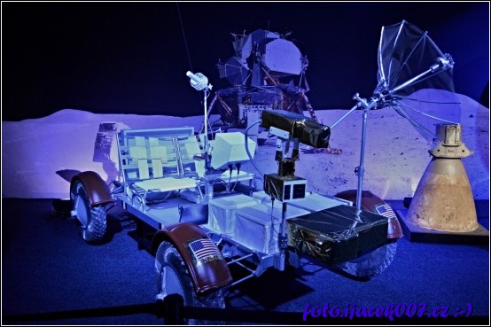 model bateriového teréního vozítka Lun Rover 