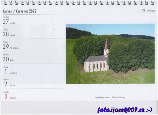 pohled na krnovský kostelík a stránku z kalendáře ktertá se dostala do tisku. 