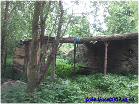 pozůstatky zrušené osady nedaleko obce krasov 